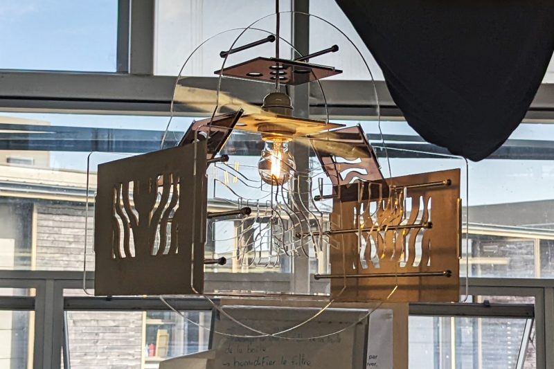 Suspension, plafonnier et lustre moderne en plexiglass